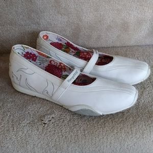 KangaROOS Leather Flats 7.5 White Floral